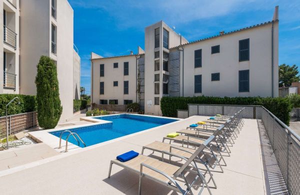 Two-bedroom apartment with pool for long-term rental in Llenaire, Pollensa, Mallorca